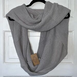 Worn once! No tag on anymore! Super soft!